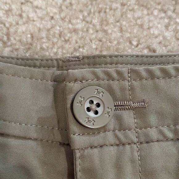 UNDER ARMOUR SIZE 10 DRESS SHORTS - Picture 6 of 8